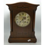 Edwardian Oak cased mantle clock in architectural case: h.35 x w.25cm.