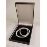 Set of genuine freshwater pearls in a graduated single string, pearl sizes 9mm to 5mm, length