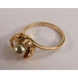 14ct hallmarked gold set single cultured pearl ring. Ring size N, weight 3.3g