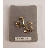 9ct gold hallmarked modern brooch, weight 1.8g.