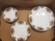 Royal Albert Old Country Roses items to include 6 Side Plates, 6 Salad Plates & 6 Dinner Plates