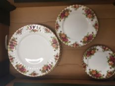 Royal Albert Old Country Roses items to include 6 Side Plates, 6 Salad Plates & 6 Dinner Plates