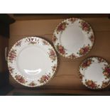 Royal Albert Old Country Roses items to include 6 Side Plates, 6 Salad Plates & 6 Dinner Plates