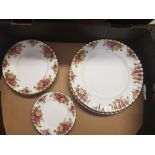 Royal Albert Old Country Roses items to include 6 Side Plates, 6 Salad Plates & 6 Dinner Plates