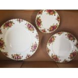 Royal Albert Old Country Roses items to include 6 Side Plates, 6 Salad Plates & 6 Dinner Plates