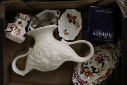 A mixed collection of ceramic items to include Spodes twin handled posy holder, Mason's blue
