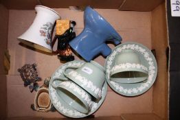 A mixed collection of items to include Royal Doulton salesman's sample miniature toilet, Wedgwood