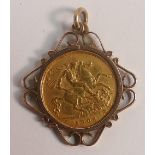 Gold Half Sovereign dated 1903 in 9ct gold mount, 5.9g.