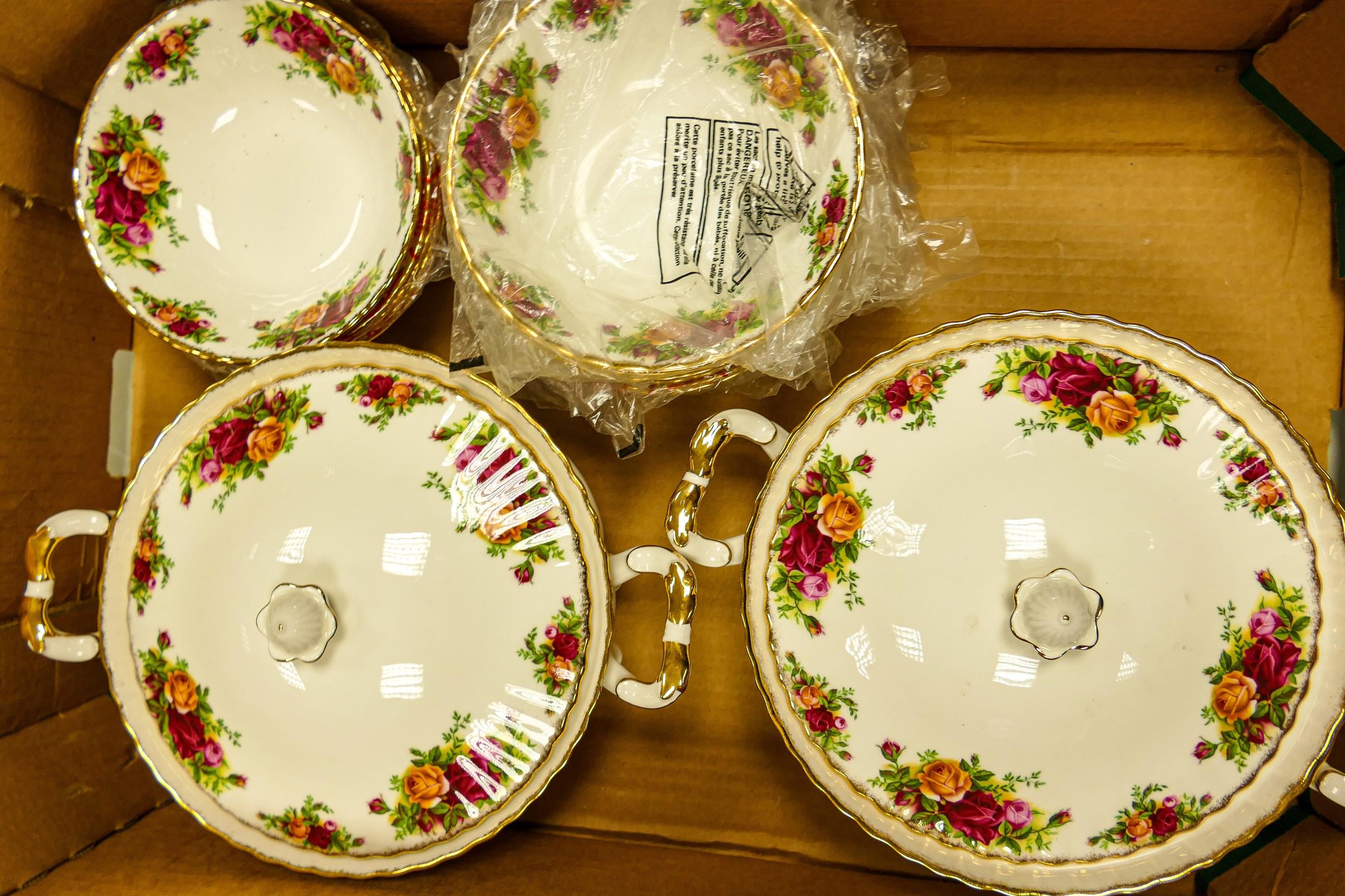 A large collection of Royal Albert Old Country Roses & Poinsettia patterned tea & dinner ware - Image 4 of 7