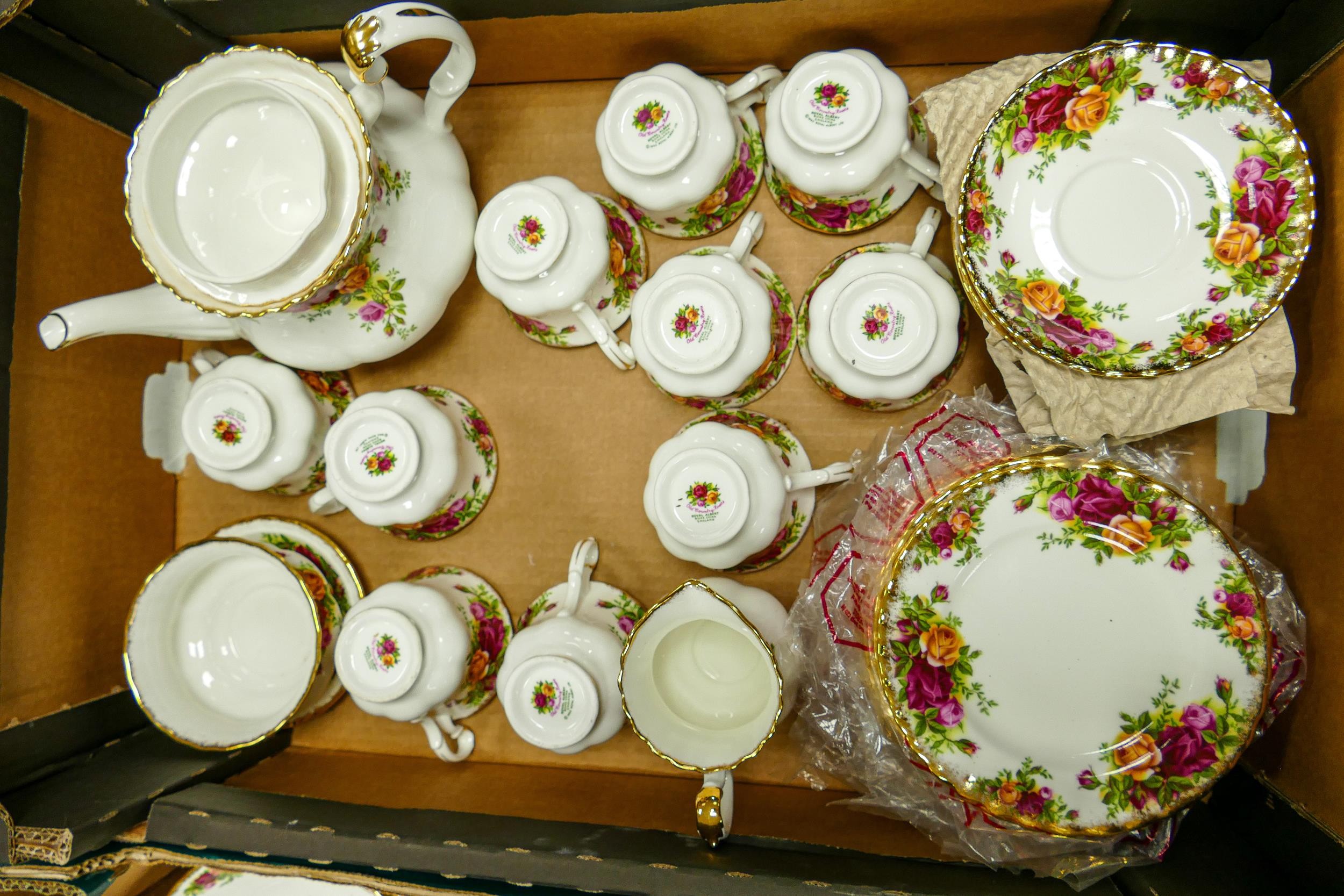 A large collection of Royal Albert Old Country Roses & Poinsettia patterned tea & dinner ware - Image 3 of 7