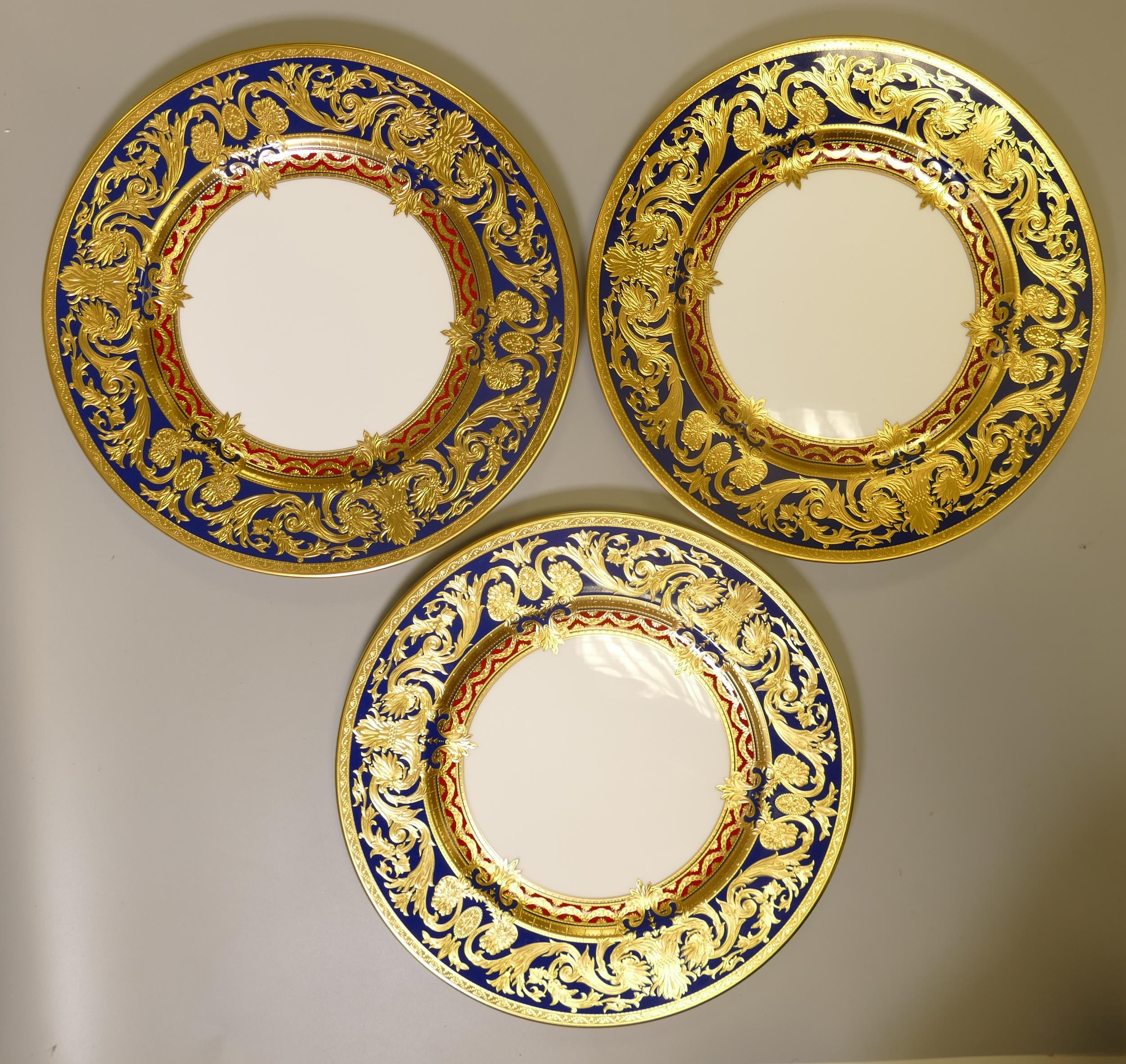 De Lamerie Fine Bone China heavily gilded Dark Blue Empress patterned dinner plates, specially - Image 3 of 3