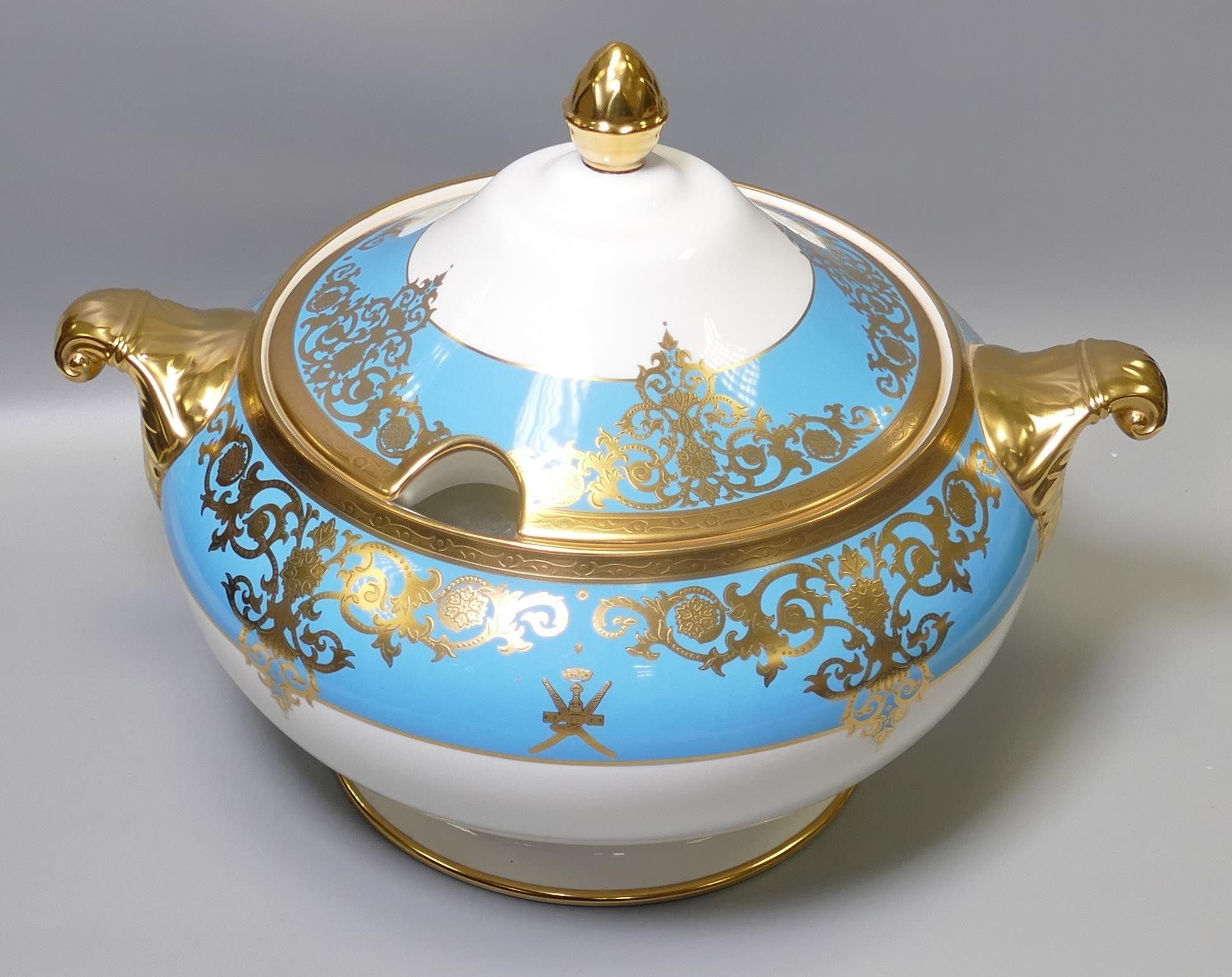 De Lamerie Fine Bone China heavily gilded Turquoise soup tureen with personalised family crest, - Image 3 of 3