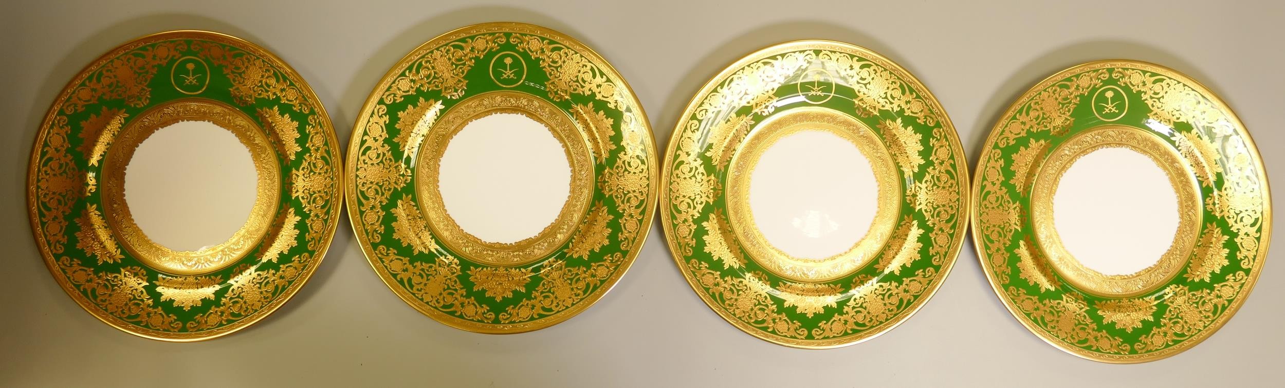 De Lamerie Fine Bone China heavily gilded Exotic Green patterned dinner plates, specially made - Image 3 of 3