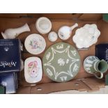 A collection of ceramic items to include Wedgwood Jasperware Jug and plate, Wedgwood country ware