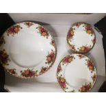 Royal Albert Old Country Roses items to include 6 Side Plates, 6 Salad Plates & 6 Dinner Plates