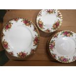 Royal Albert Old Country Roses items to include 6 Side Plates, 6 Salad Plates & 6 Dinner Plates