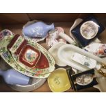 A mixed collection of items to include Carltonware novelty bath tub, similar ashtrays, Susie