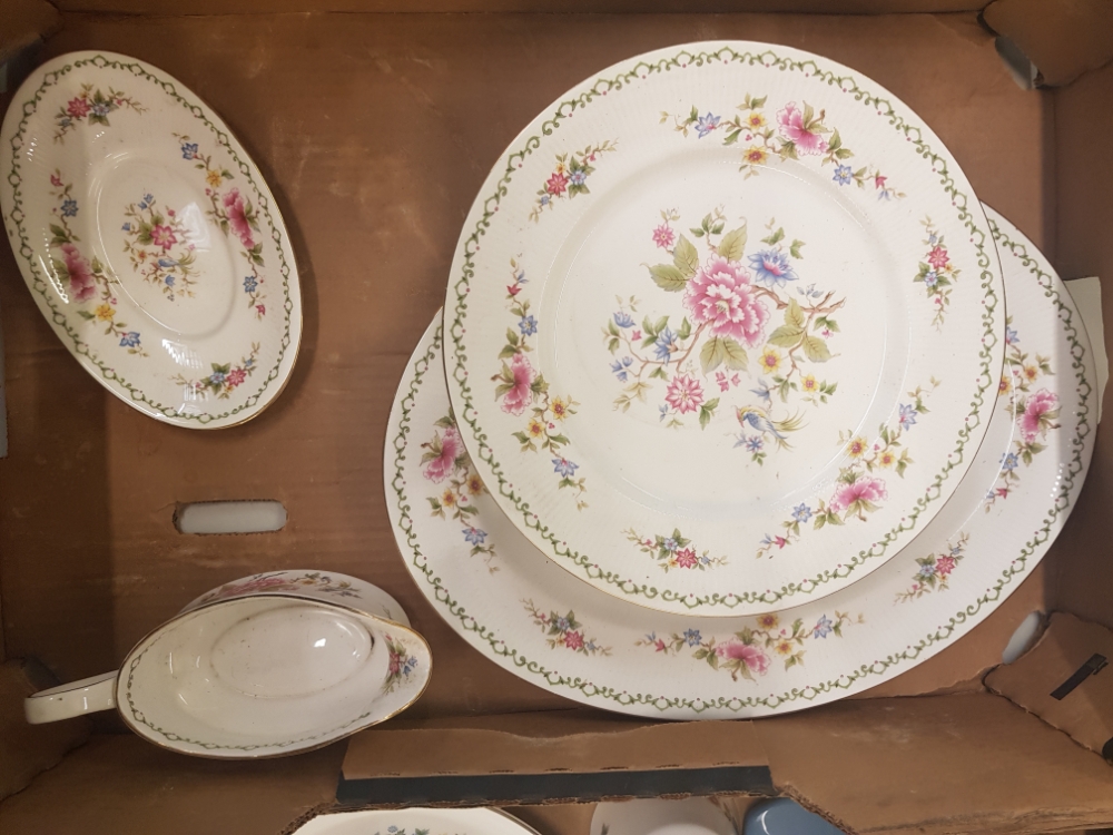 Paragon Tay' San dinnerware items to include oval platter, 6 dinner plates, gravy boat and saucer.