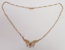 14ct gold necklace and butterfly pendant,4.2g.
