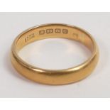 22ct gold wedding ring, size N,5.1g.