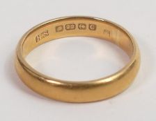 22ct gold wedding ring, size N,5.1g.