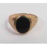 9ct gold black onyx signet ring,size T, 3g.