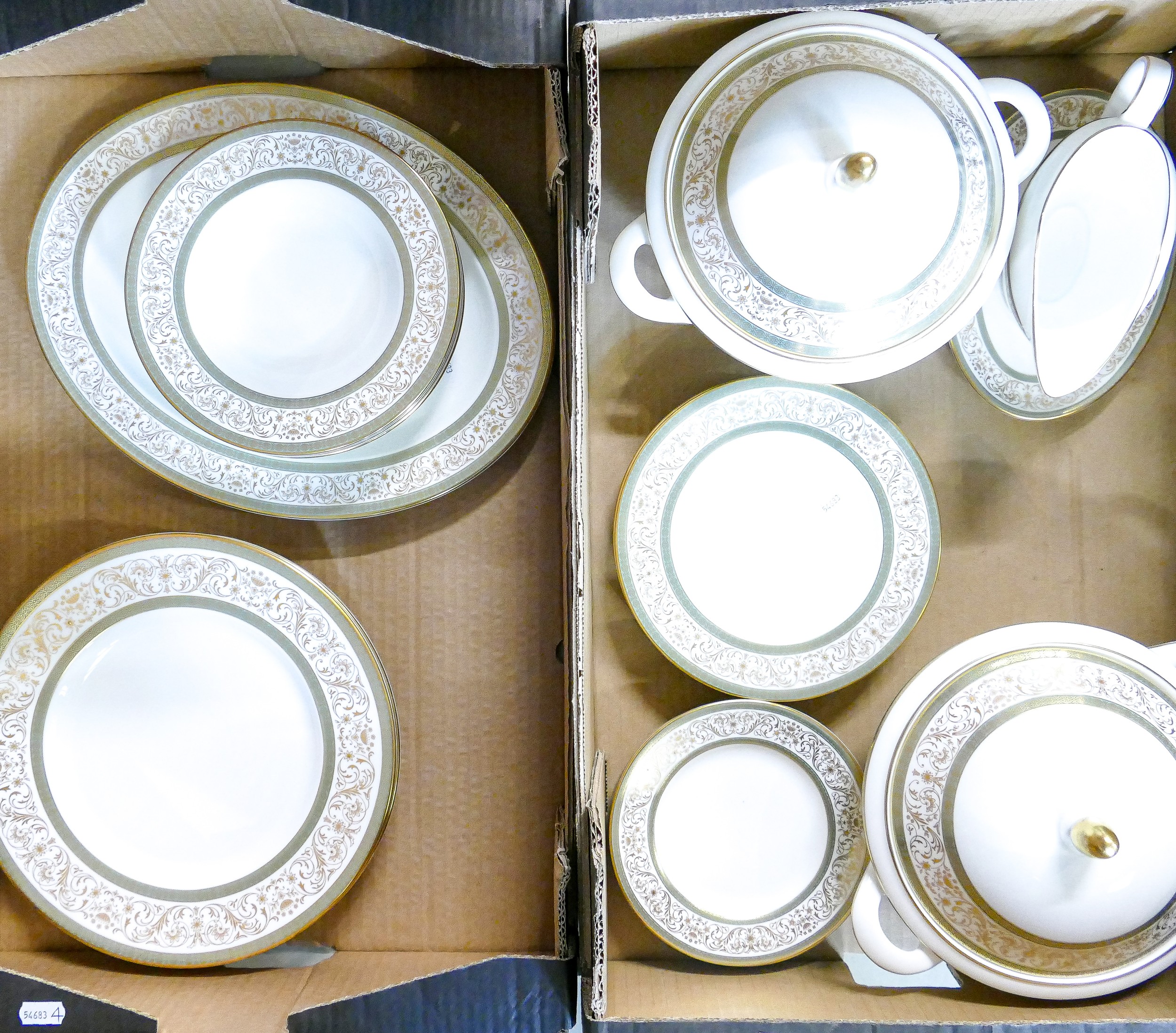 Minton gilded dinner set in the Aragon design: Including tureens, various plates, bowls and - Image 3 of 3