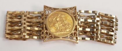 Gold Full Sovereign dated 1958 set in a decorative gate bracelet in 9ct gold,25.6g.