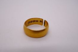 22ct yellow gold wedding band AF, cut, marked 22, 6g approx