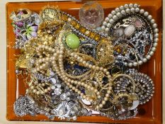 Tray of costume jewellery to include brooches, Gilt Cameo bracelet, rolled gold pendant, etc