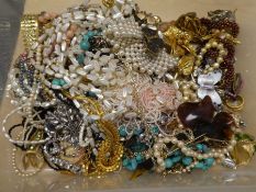 Tray of mixed costume jewellery to include pearl necklace, gilt brooches, rolled gold bracelet, etc