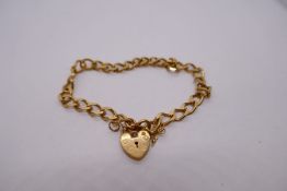 9ct yellow gold bracelet with heart shaped clasp, marked 375, with safety chain