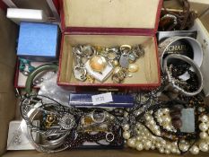 Tray of modern and vintage costume jewellery and Lapponia, Michaela Frey, Norwegian pewter, jade ban