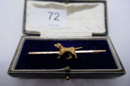 Antique 15ct yellow gold bar brooch with applied hunting hound decoration with red stone eye, marked