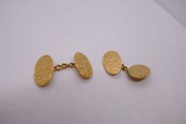 Pair of 18ct yellow gold cufflinks with floral engraved decoration, marked 18, 9.8g approx