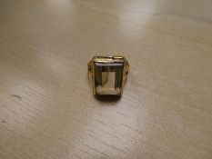 9ct yellow gold dress ring se with large rectangular stone, marked 375, size P, 9g
