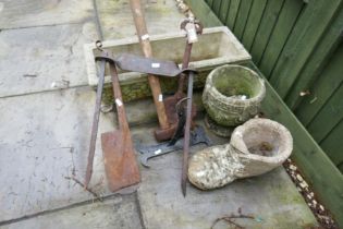 Garden pots and sundry metalware
