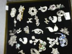 Tray of various vintage brooches etc, including marcasite, hardstone and silver examples
