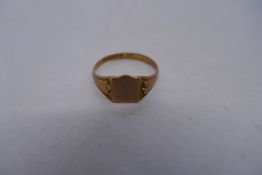 9ct yellow gold signet ring with plain sheild panel, marked 375, 1.7g approx, size Q/P
