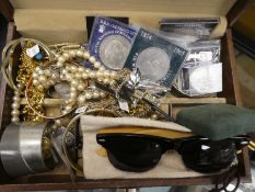 Jewellery box containing silver and other costume jewellery