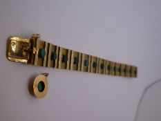 Heavy 18ct yellow gold square link bracelet each panel set with circular green malachite panels, tog