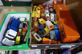 Tray of die cast vehicles including Corgi, Matchbox lorries, dumpers, etc and smaller box of model v