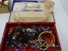 Box mixed costume jewellery, bracelets, pearls, etc