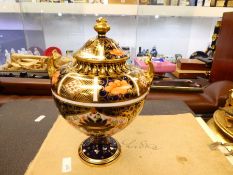 Royal Crown Derby, an urn shaped pot pourri and cover