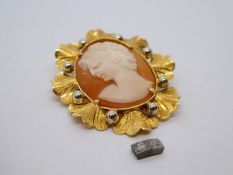 18K yellow gold Cameo pendant brooch, marked 18K, 4cm long, and a segment of an eternity ring inset