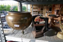 Two old stove kettles and sundry