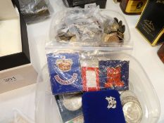 A quantity of GB and Worldwide coins, mainly 20th century including 7 commemorative £5 coins