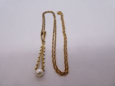 9ct yellow gold fine rope twist neck chain, hung with a 9ct yellow gold pendant, hung with a single