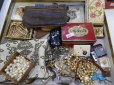 Tray of mixed costume jewellery to include pearl necklaces, brooches, etc