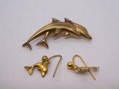 9ct yellow gold dolphin brooch, marked 375, 0.9g approx, and a pair of similar earrings